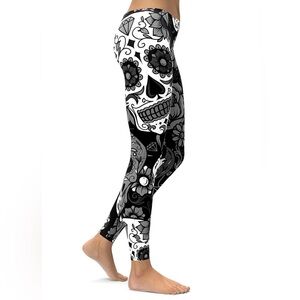 GearBunch *NWOT* Women’s Black & White Sugar Skull Leggings